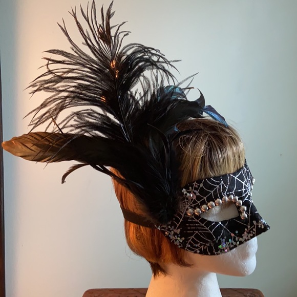 Masquerade Sequined Mask - Picture 6 of 6